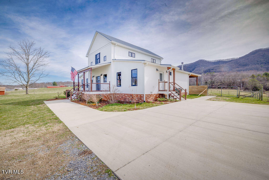 259 Bill Bennett Road Johnson City, TN 37604 - Photo 4 of 61 004