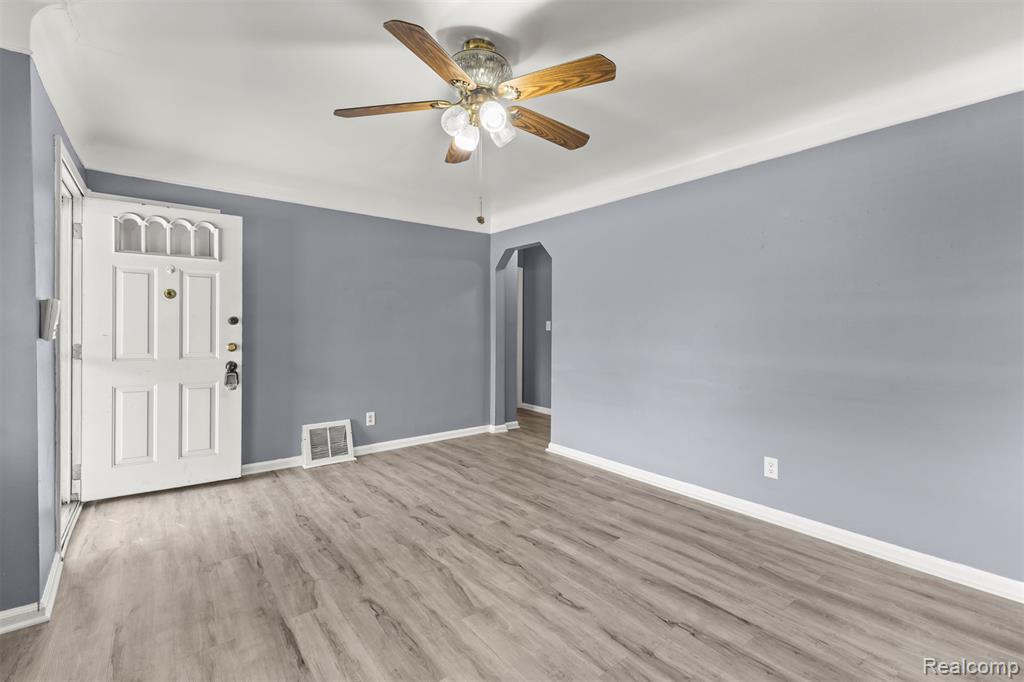 14716 Eureka Road Southgate, MI 48195 - Photo 4 of 42