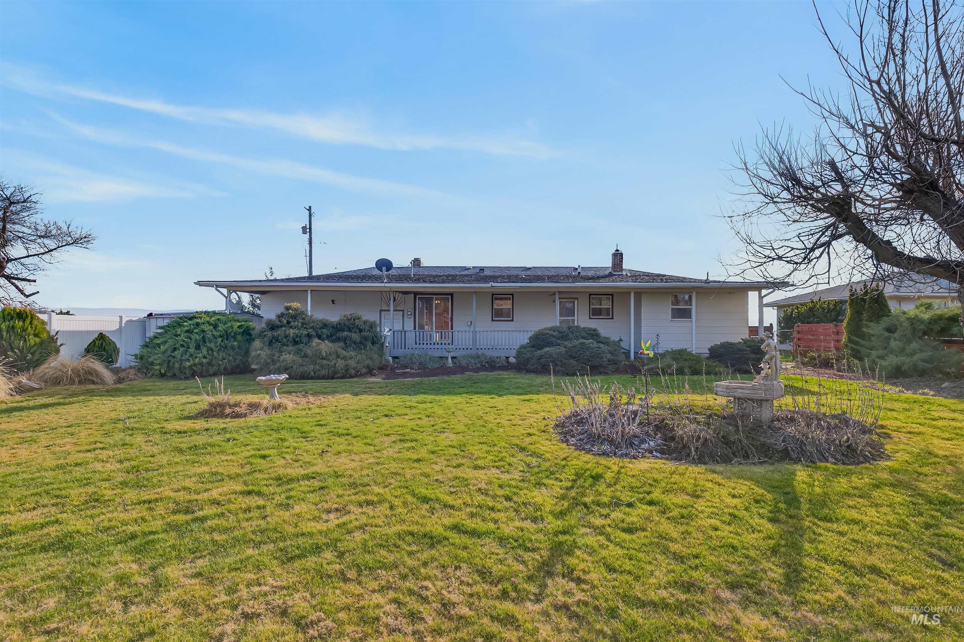 609 Grelle Avenue Lewiston, ID 83501 - Photo 40 of 48 Ranch-style house with a front lawn, covered porch, and a chimney