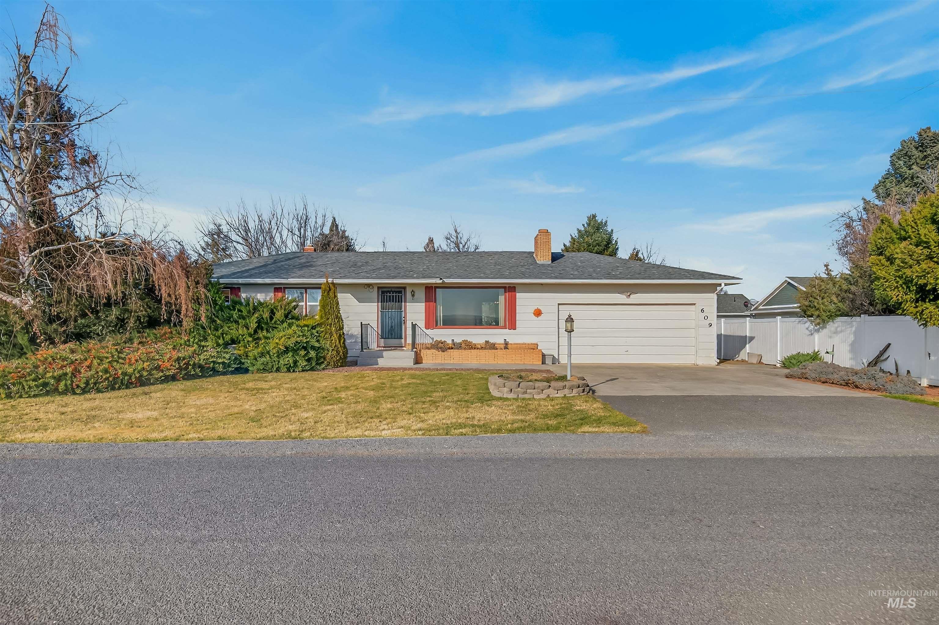 609 Grelle Avenue Lewiston, ID 83501 - Photo 4 of 48 Single story home featuring driveway, a garage, and a chimney