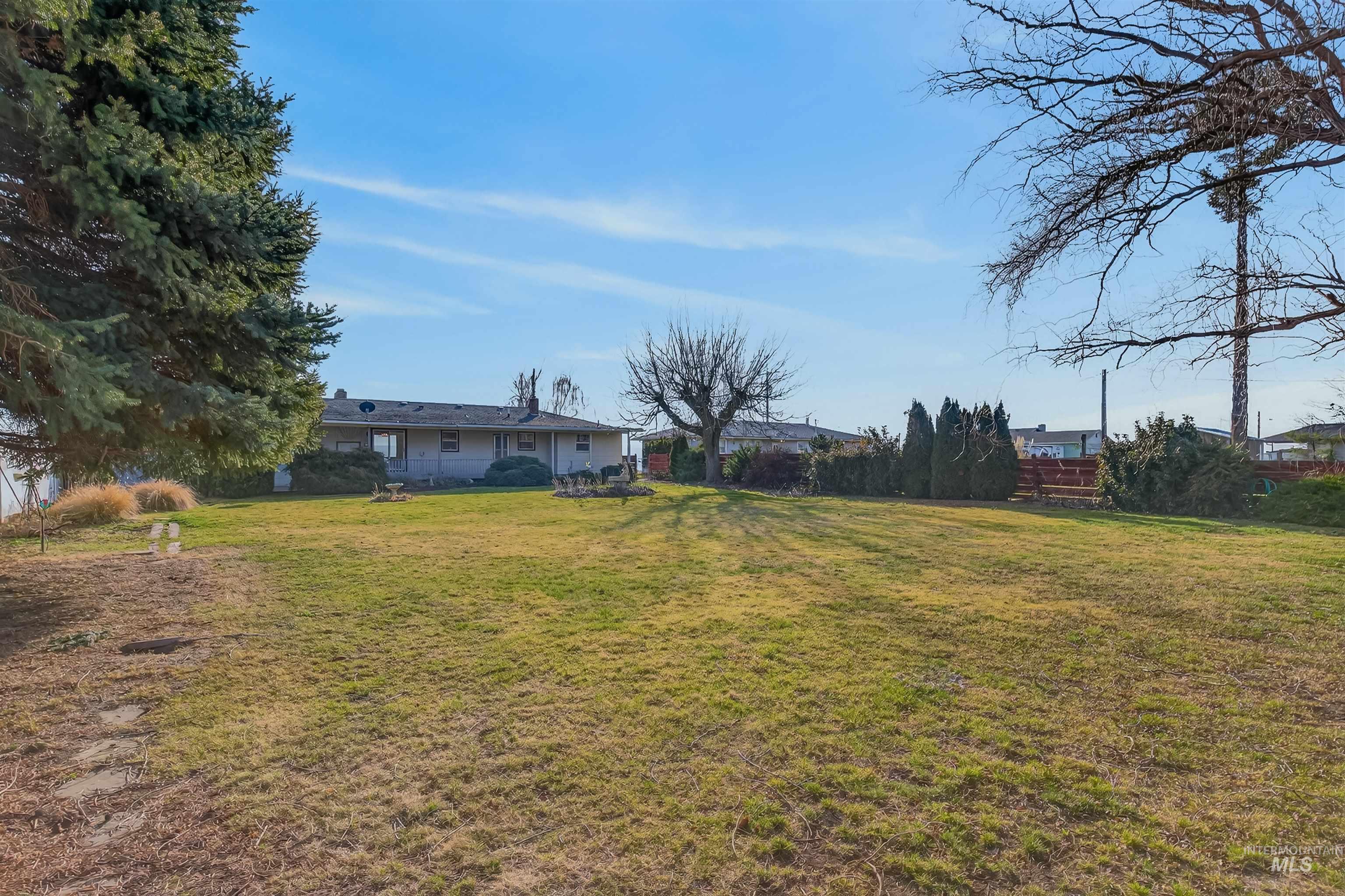 609 Grelle Avenue Lewiston, ID 83501 - Photo 44 of 48 View of green lawn