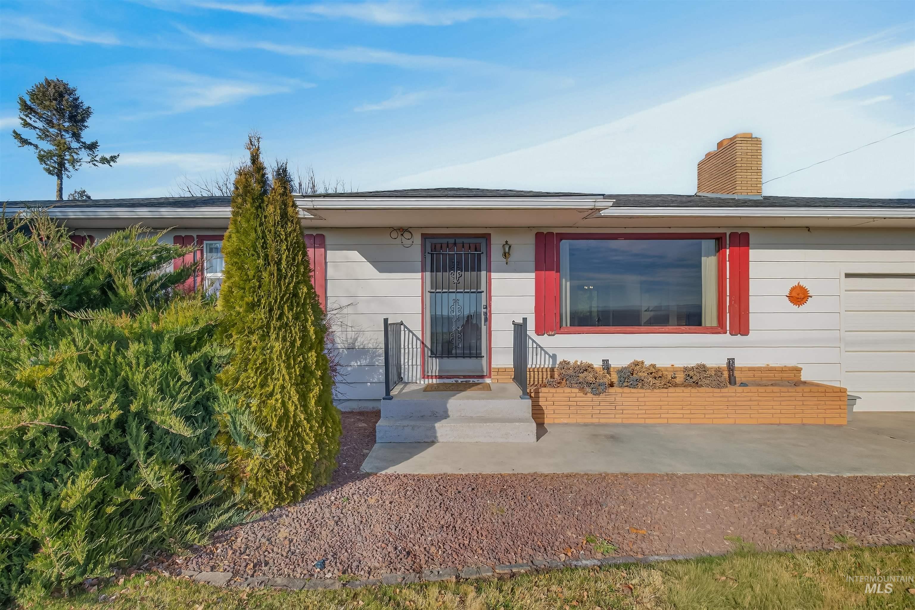 609 Grelle Avenue Lewiston, ID 83501 - Photo 48 of 48 View of front facade featuring a chimney