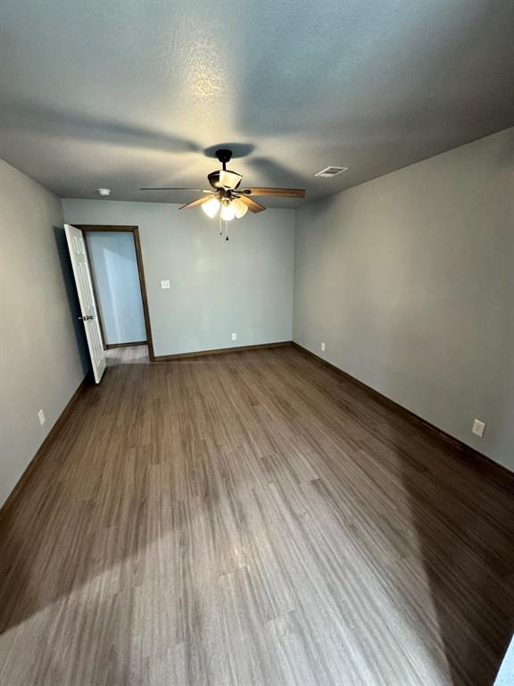 462 Derrs Chapel Road Italy, TX 76651 - Photo 16 of 19 Spacious bedroom