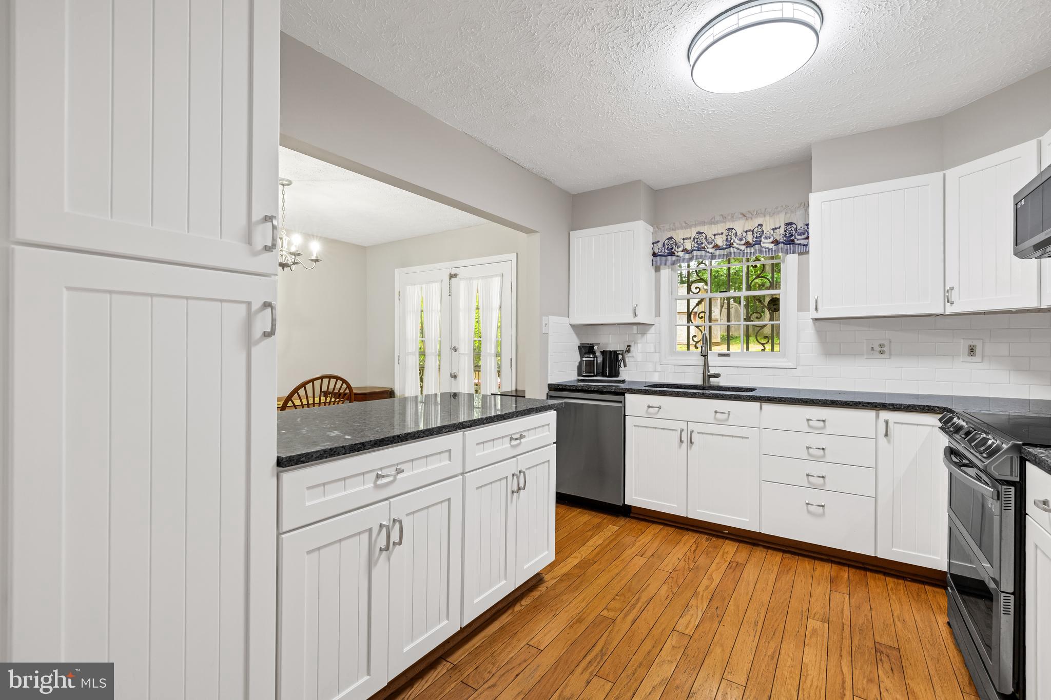 7040 Johnnycake Road Baltimore, MD 21228 - Photo 4 of 31 Kitchen