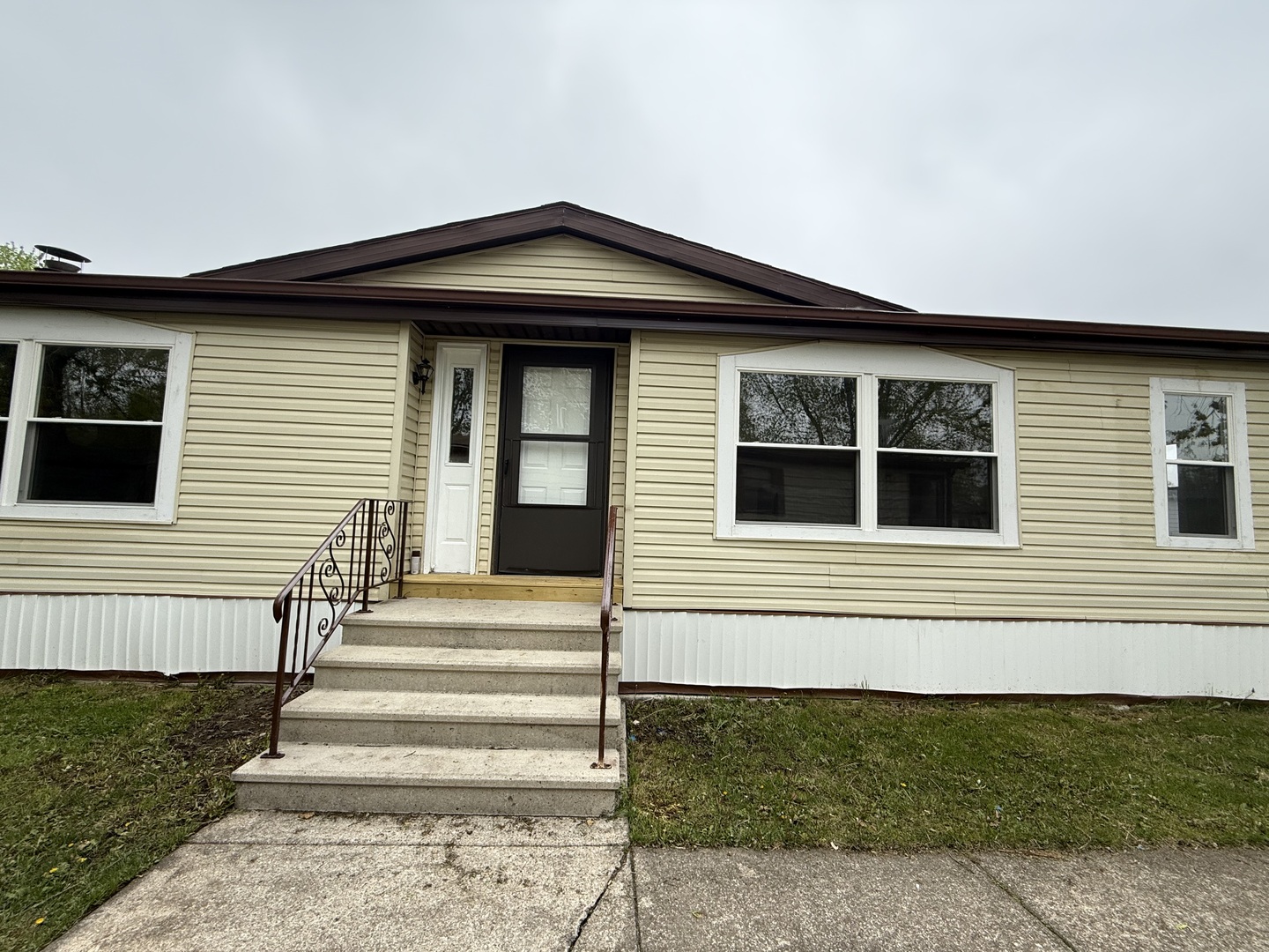 231 Blackthorn Road Matteson, IL 60443 - Photo 1 of 17 Gallery Image 1