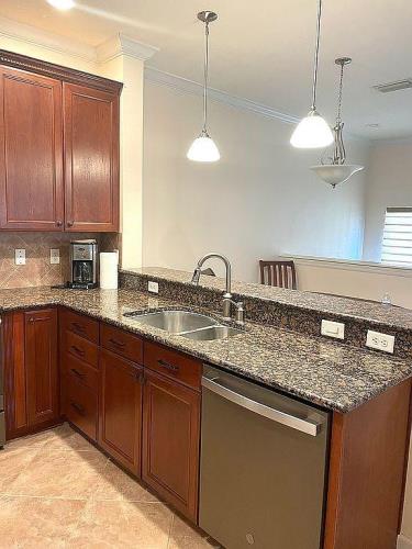 8062 Moonstone Drive Sarasota, FL 34237 - Photo 4 of 14