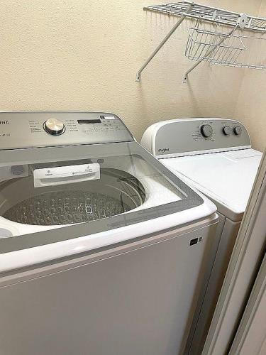 8062 Moonstone Drive Sarasota, FL 34237 - Photo 5 of 14