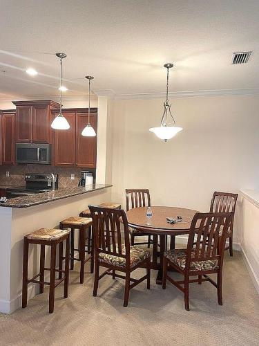 8062 Moonstone Drive Sarasota, FL 34237 - Photo 6 of 14