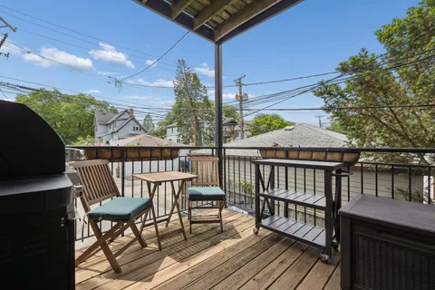 $450,000 | 5617 West Lawrence Avenue, Unit 1, Chicago, IL 60630