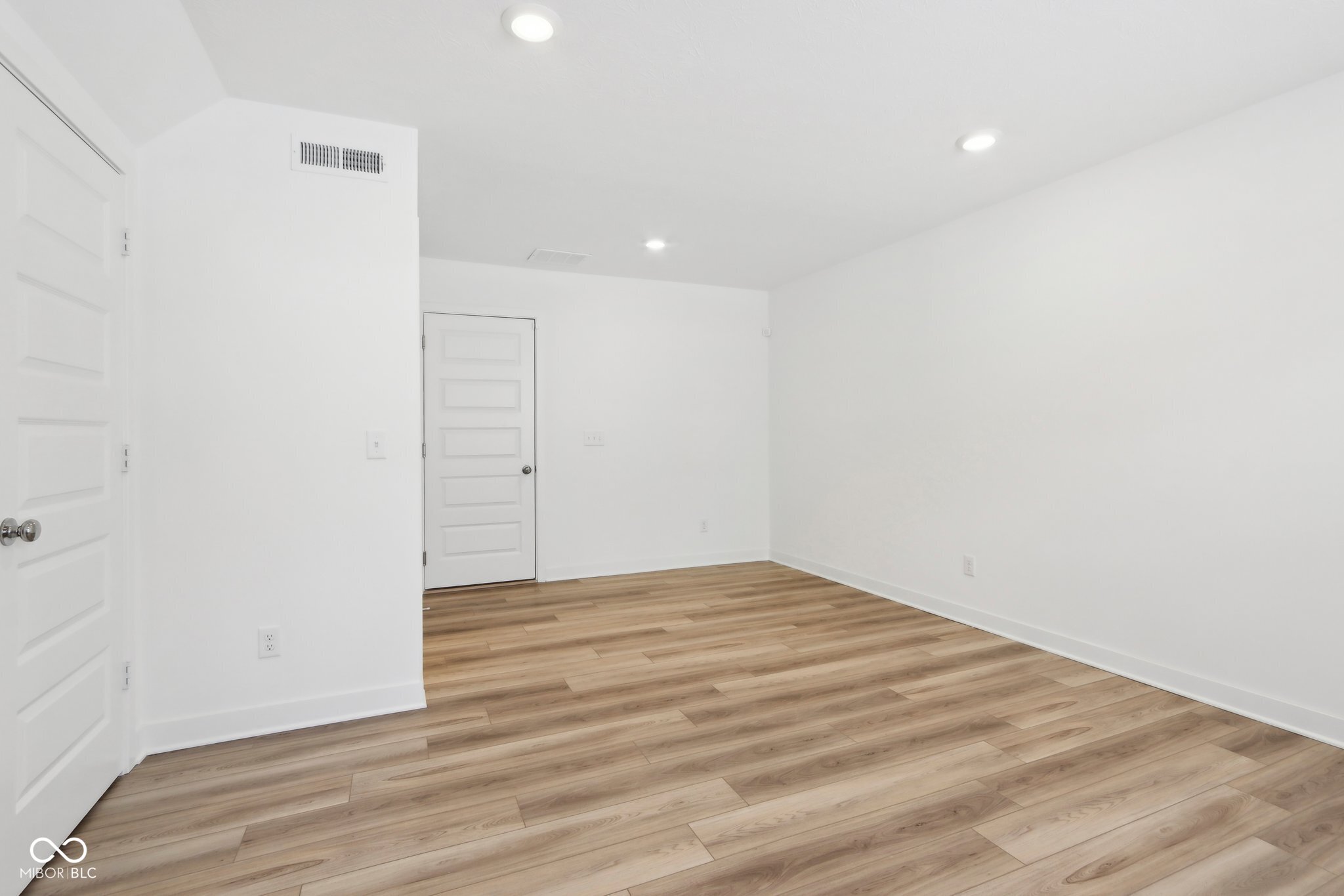 6965 Equality Boulevard Carmel, IN 46033 - Photo 13 of 38