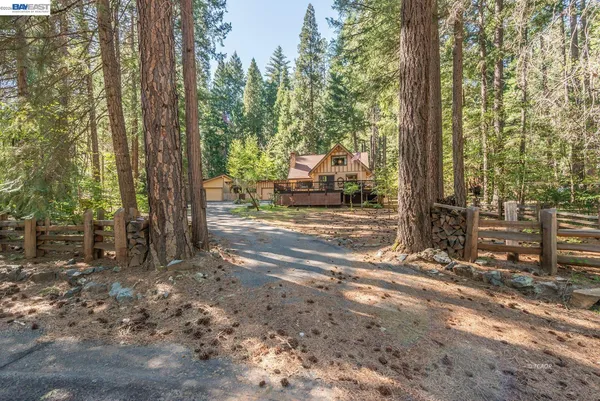 $385,000 | 111 Lakeview Drive, Trinity Center, CA 96091