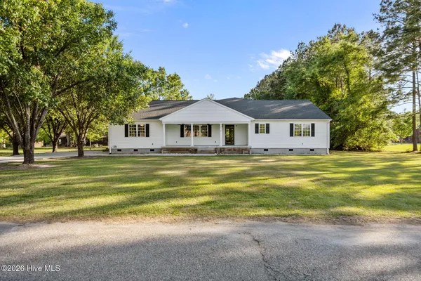 $499,000 | 113 Stuart Avenue, Lake Waccamaw, NC 28450