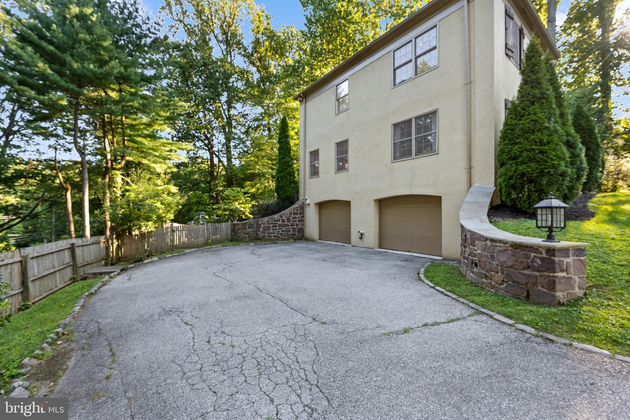 431 Caversham Road Bryn Mawr, PA 19010 - Photo 3 of 28 Garage & Driveway