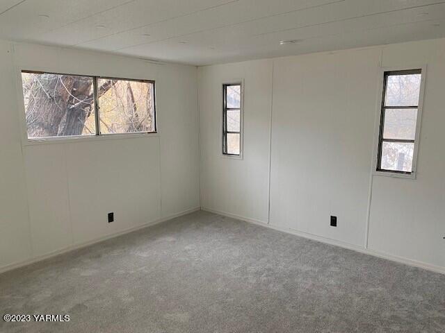 814 Washington Street Tieton, WA 98947 - Photo 3 of 7 a view of an empty room with a window
