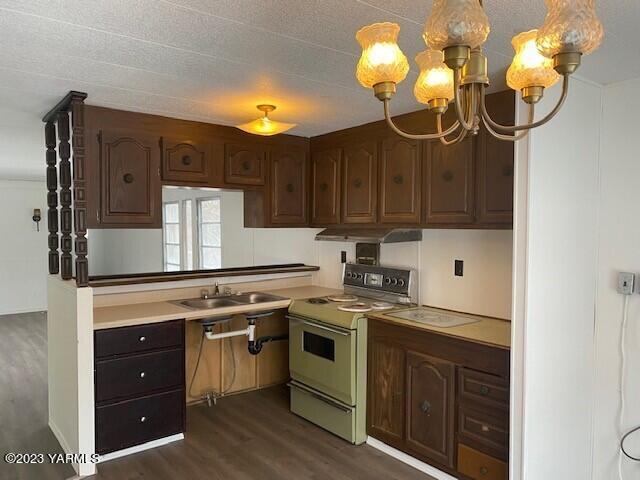 814 Washington Street Tieton, WA 98947 - Photo 6 of 7 a kitchen with cabinets and appliances