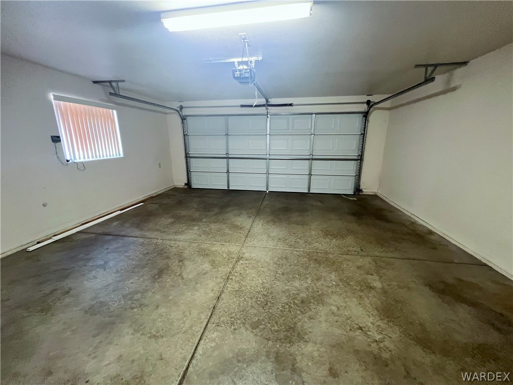 2086 Ranch Road Kingman, AZ 86401 - Photo 26 of 28 Garage