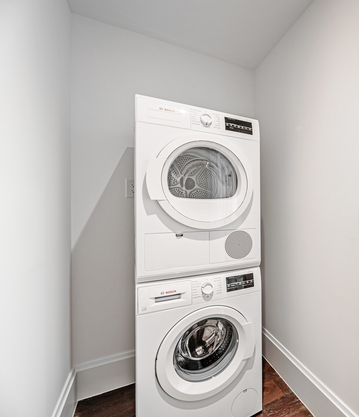 1701 Hermann Drive, Unit 34L Houston, TX 77004 - Photo 25 of 37 Separate utility room comes with Bosch stacker Washer and Dryer.