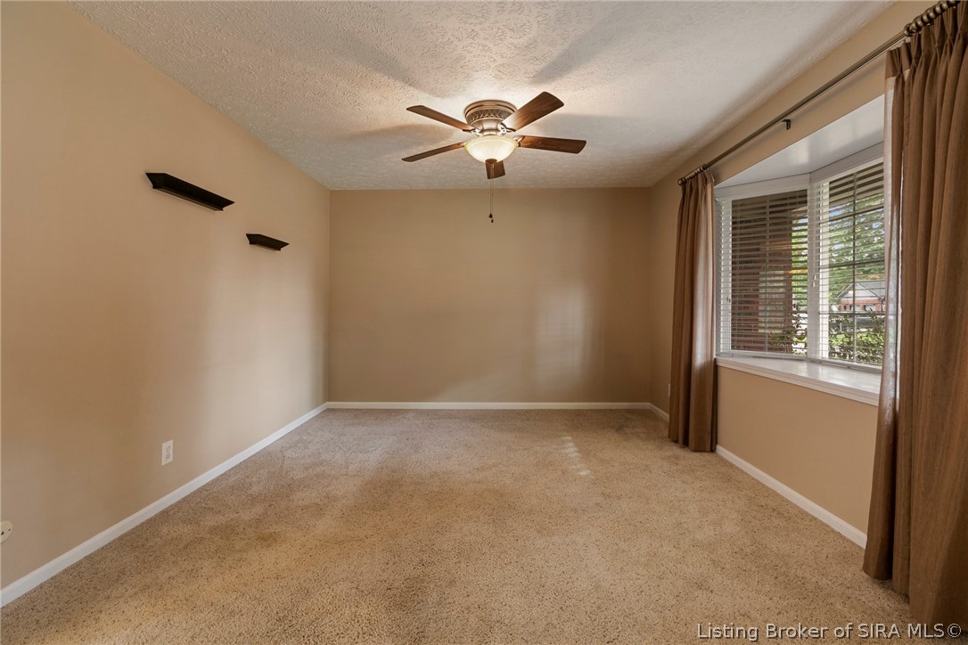 405 Hemlock Road Jeffersonville, IN 47130 - Photo 18 of 48