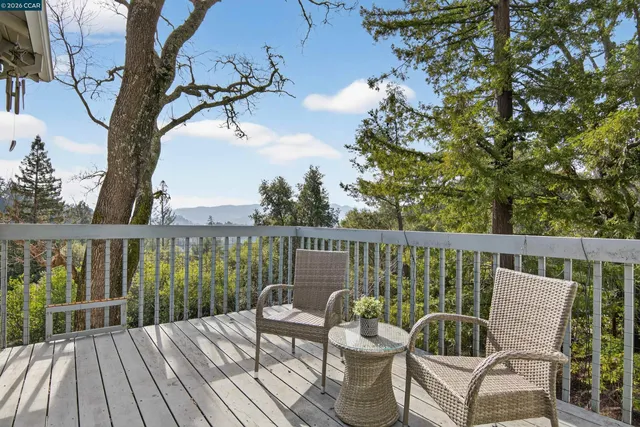 $1,549,000 | 22 Las Palomas, Orinda, CA 94563