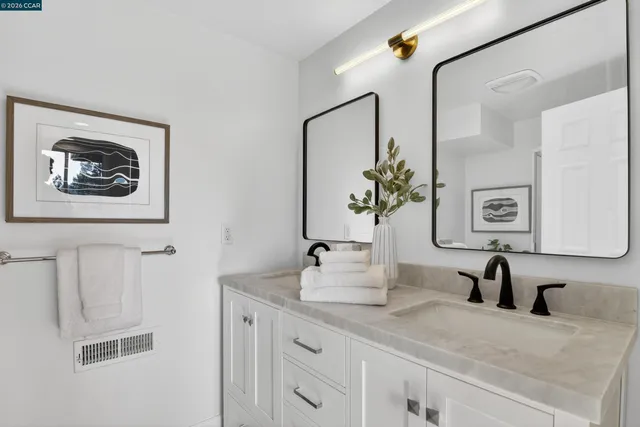 $1,549,000 | 22 Las Palomas, Orinda, CA 94563