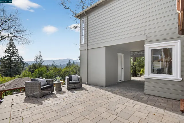 $1,549,000 | 22 Las Palomas, Orinda, CA 94563