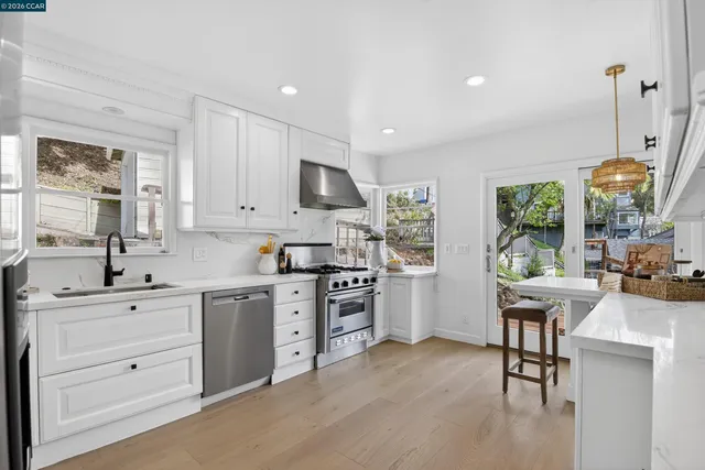 $1,549,000 | 22 Las Palomas, Orinda, CA 94563