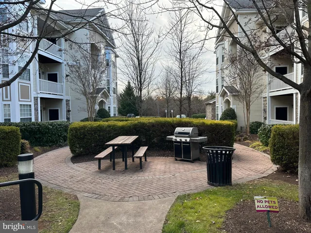 $309,900 | 505 Sunset View Terrace Southeast, Unit 104, Leesburg, VA 20175