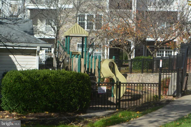 $309,900 | 505 Sunset View Terrace Southeast, Unit 104, Leesburg, VA 20175