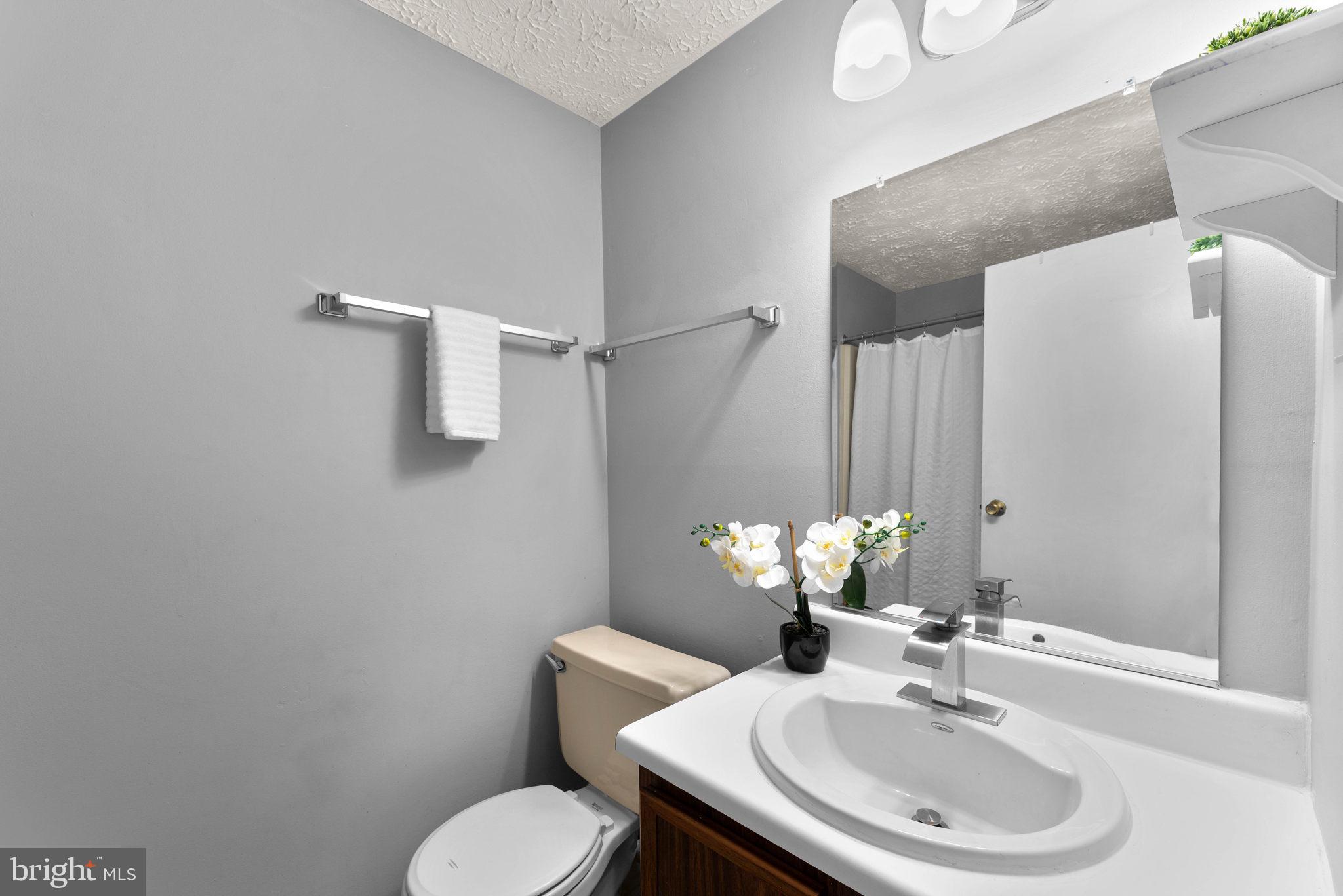 999 Heather Ridge Drive, Unit 2G Frederick, MD 21702 - Photo 19 of 31 Bathroom