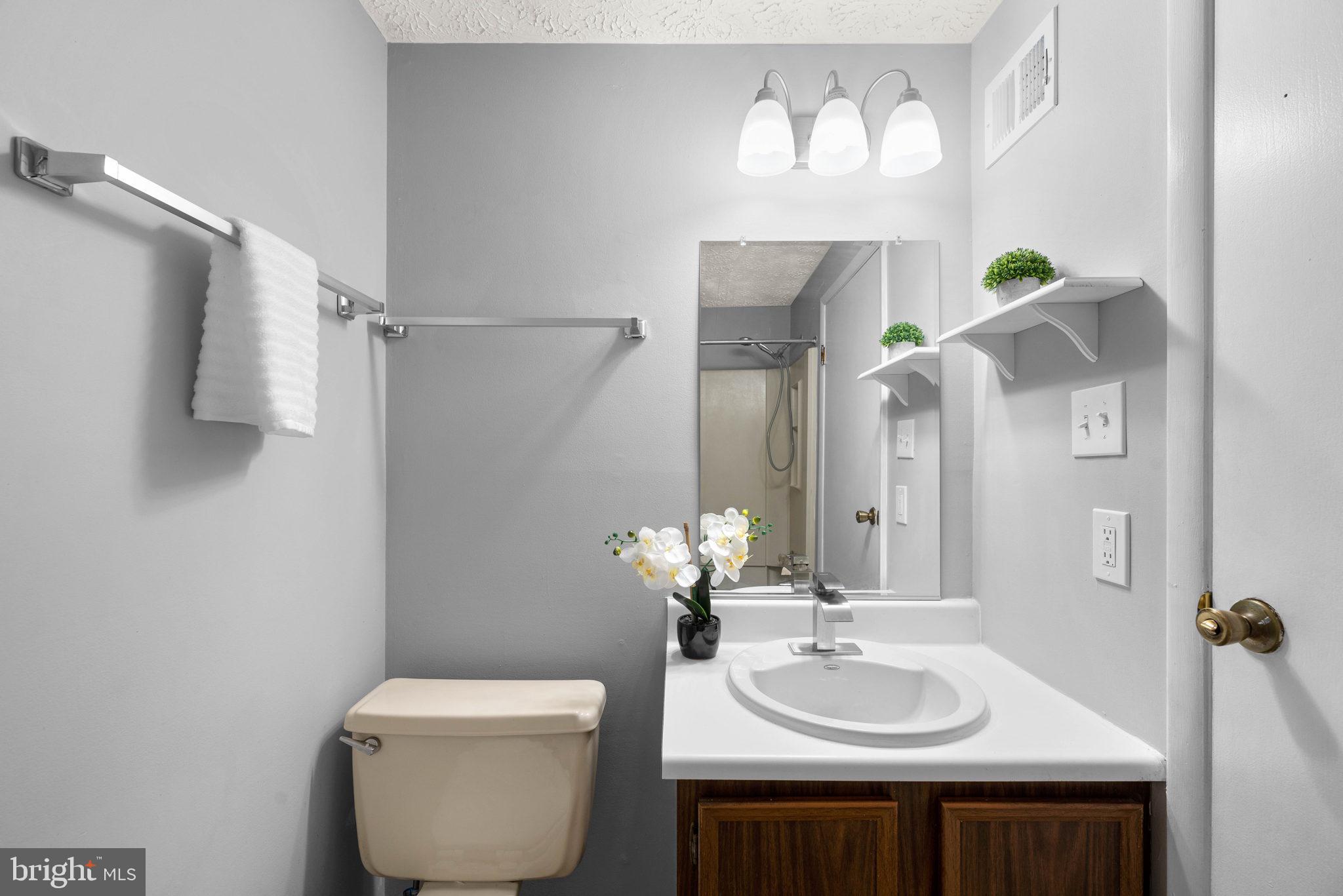999 Heather Ridge Drive, Unit 2G Frederick, MD 21702 - Photo 20 of 31 Bathroom