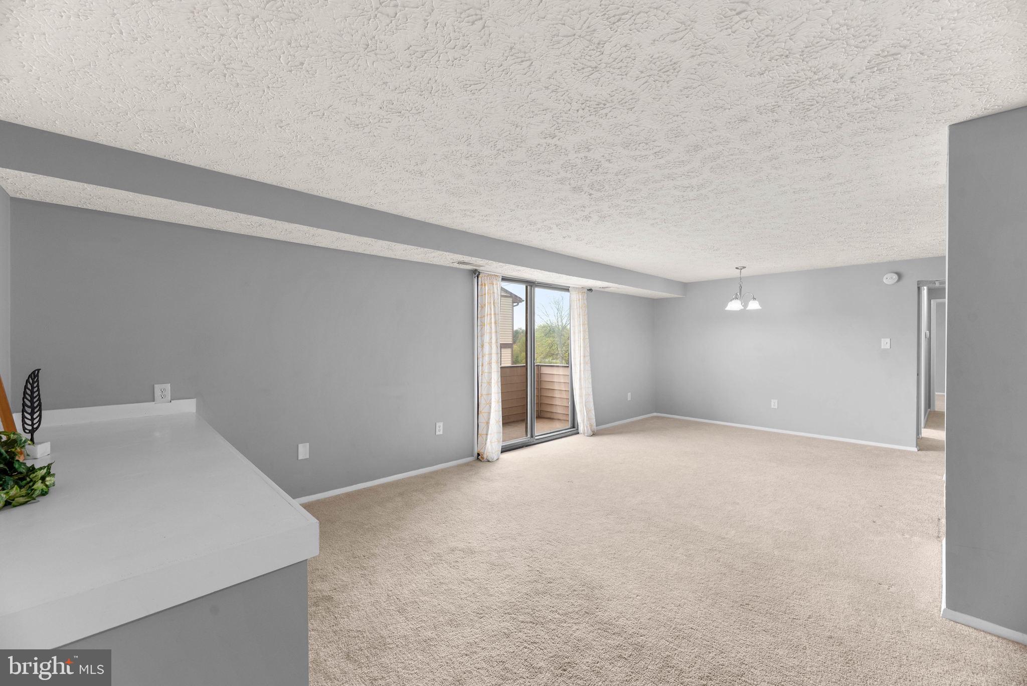 999 Heather Ridge Drive, Unit 2G Frederick, MD 21702 - Photo 5 of 31 Living / Dining Room Combo
