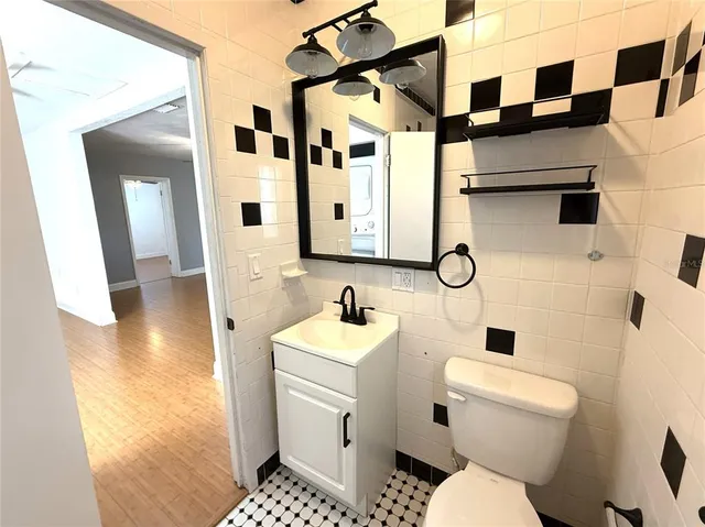 $2,300 | 421 5th Avenue Northeast, Largo, FL 33770