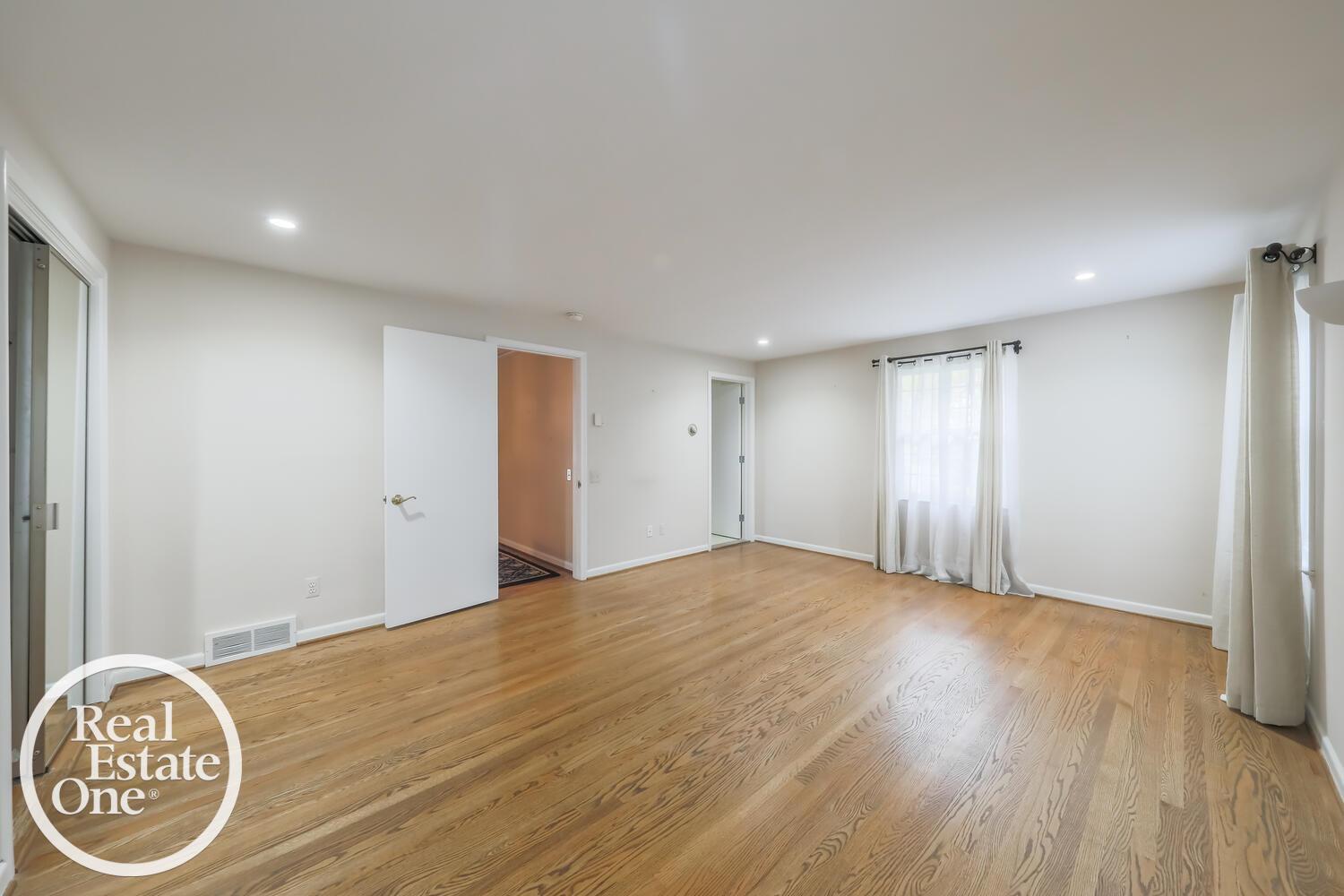 516 Thorntree Road Grosse Pointe Woods, MI 48236 - Photo 20 of 28