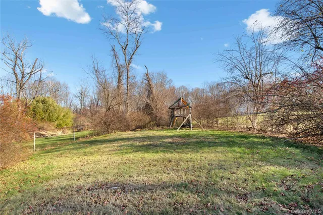 a view of a yard with an trees