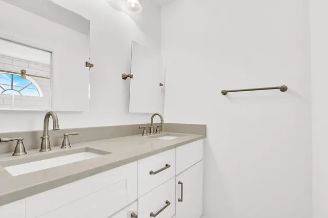 $3,000 | 52 Uno Lago Drive, Juno Beach, FL 33408