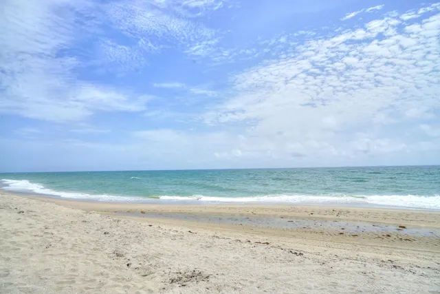 $3,000 | 52 Uno Lago Drive, Juno Beach, FL 33408