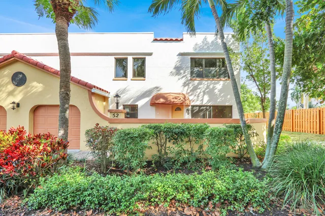 $3,000 | 52 Uno Lago Drive, Juno Beach, FL 33408