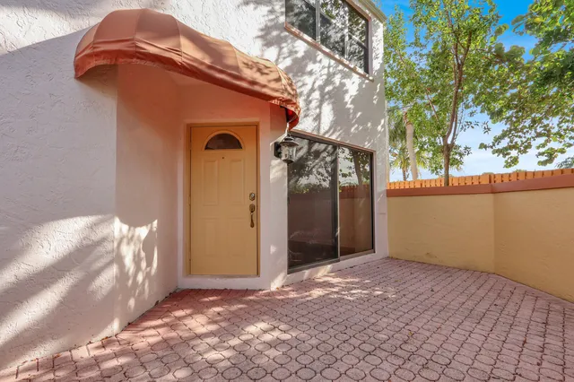 $3,000 | 52 Uno Lago Drive, Juno Beach, FL 33408