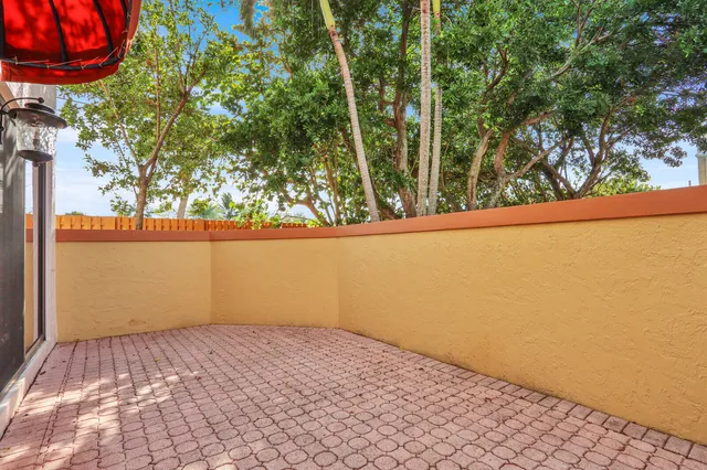 $3,000 | 52 Uno Lago Drive, Juno Beach, FL 33408