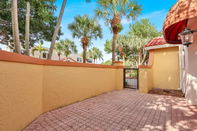 $3,000 | 52 Uno Lago Drive, Juno Beach, FL 33408