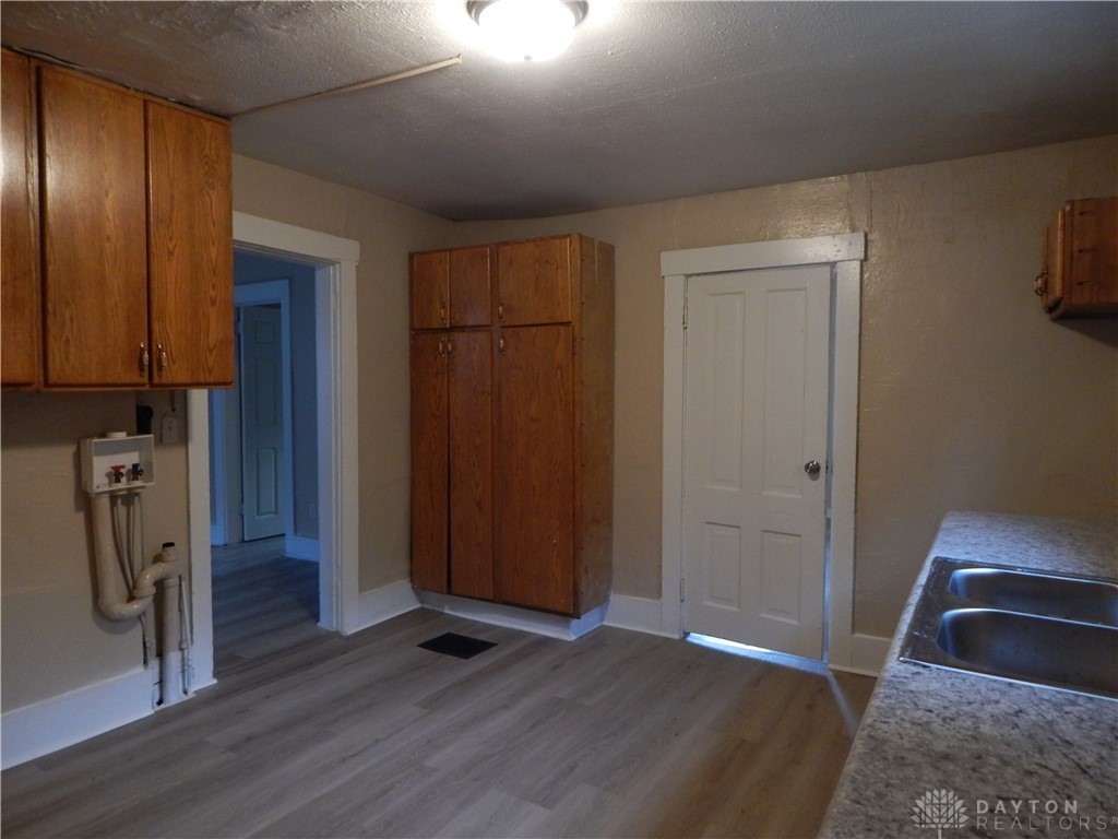 328 West Clark Street Springfield, OH 45506 - Photo 7 of 18