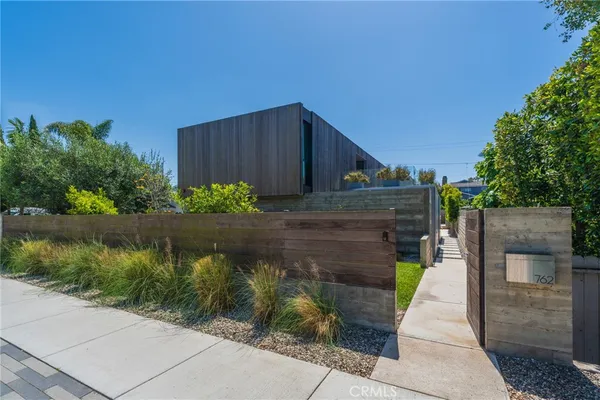$22,000 | 762 Rosecrans Avenue, Manhattan Beach, CA 90266