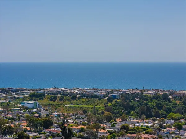 $22,000 | 762 Rosecrans Avenue, Manhattan Beach, CA 90266
