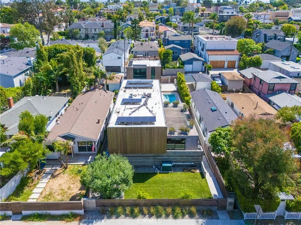 $22,000 | 762 Rosecrans Avenue, Manhattan Beach, CA 90266