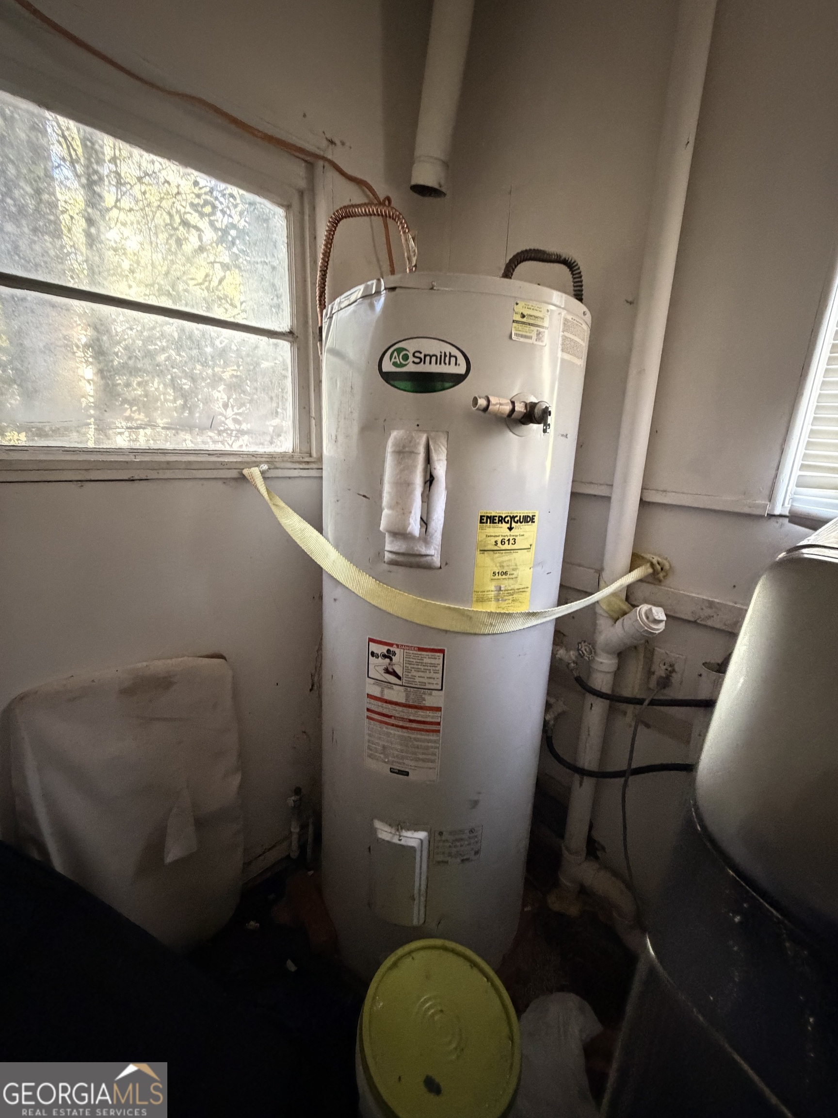 856 Grady Street Macon, GA 31206 - Photo 14 of 23 a bathroom with a toilet and a sink