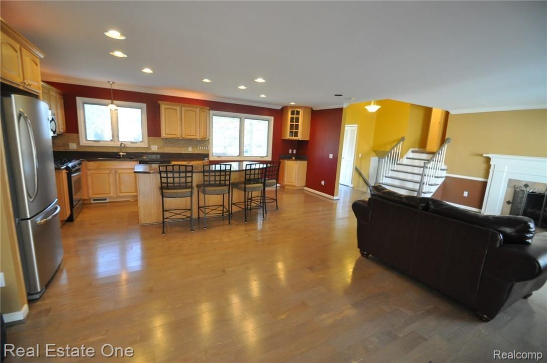1640 Bretton Drive North Rochester, MI 48309 - Photo 9 of 42 9.JPG