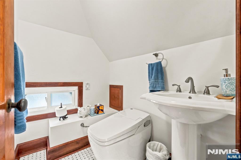 495 Edgewood Place Rutherford, NJ 07070 - Photo 18 of 30 Gallery Image 18