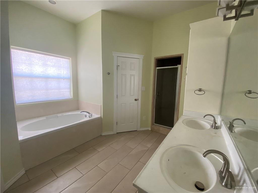 412 Quail Avenue McAllen, TX 78504 - Photo 5 of 7 a bathroom with a sink and a bathtub