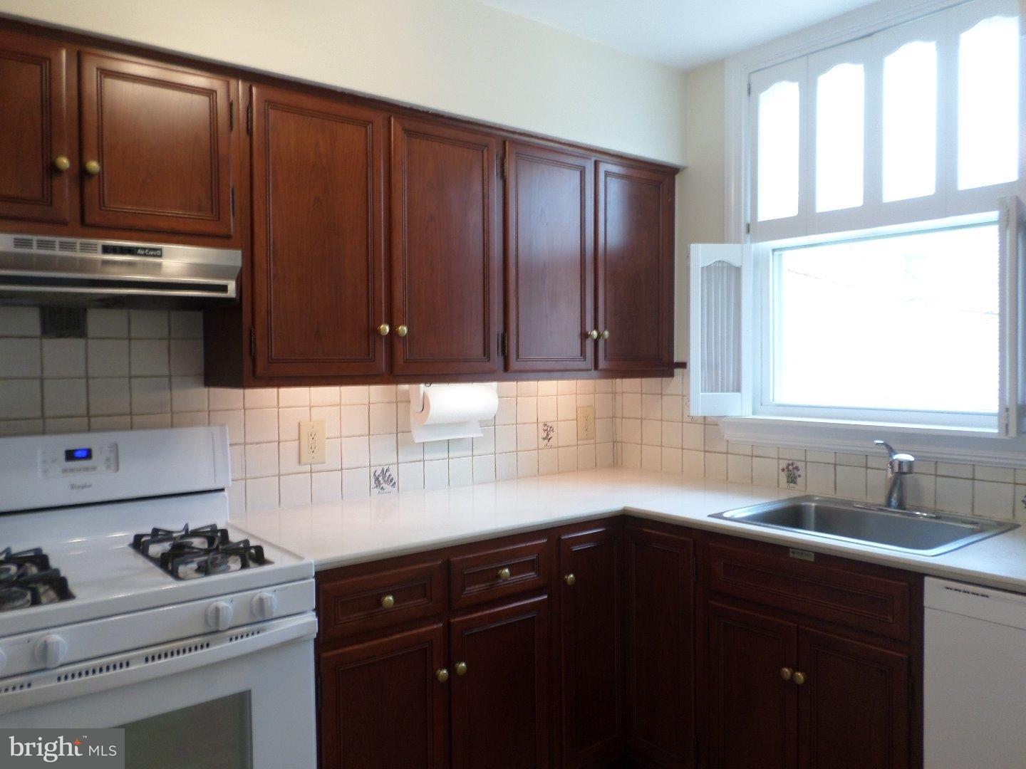 106 Green Valley Road Upper Darby, PA 19082 - Photo 8 of 15 Kitchen