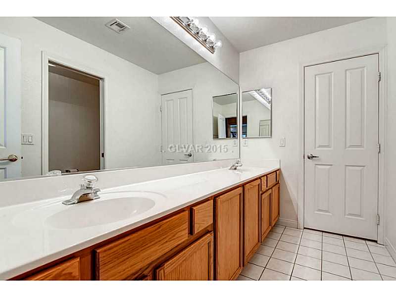 265 Violet Note Street Henderson, NV 89074 - Photo 16 of 20 Bathroom. Upstairs full bathroom leading to Extra Large Bedroom